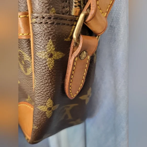 Louis Vuitton Trocadero 27 Monogram Crossbody Bag - Picture 11 of 16